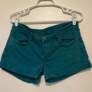 BLANK NYC semi-fit roll up cuffed denim jean shorts in teal green Size 30